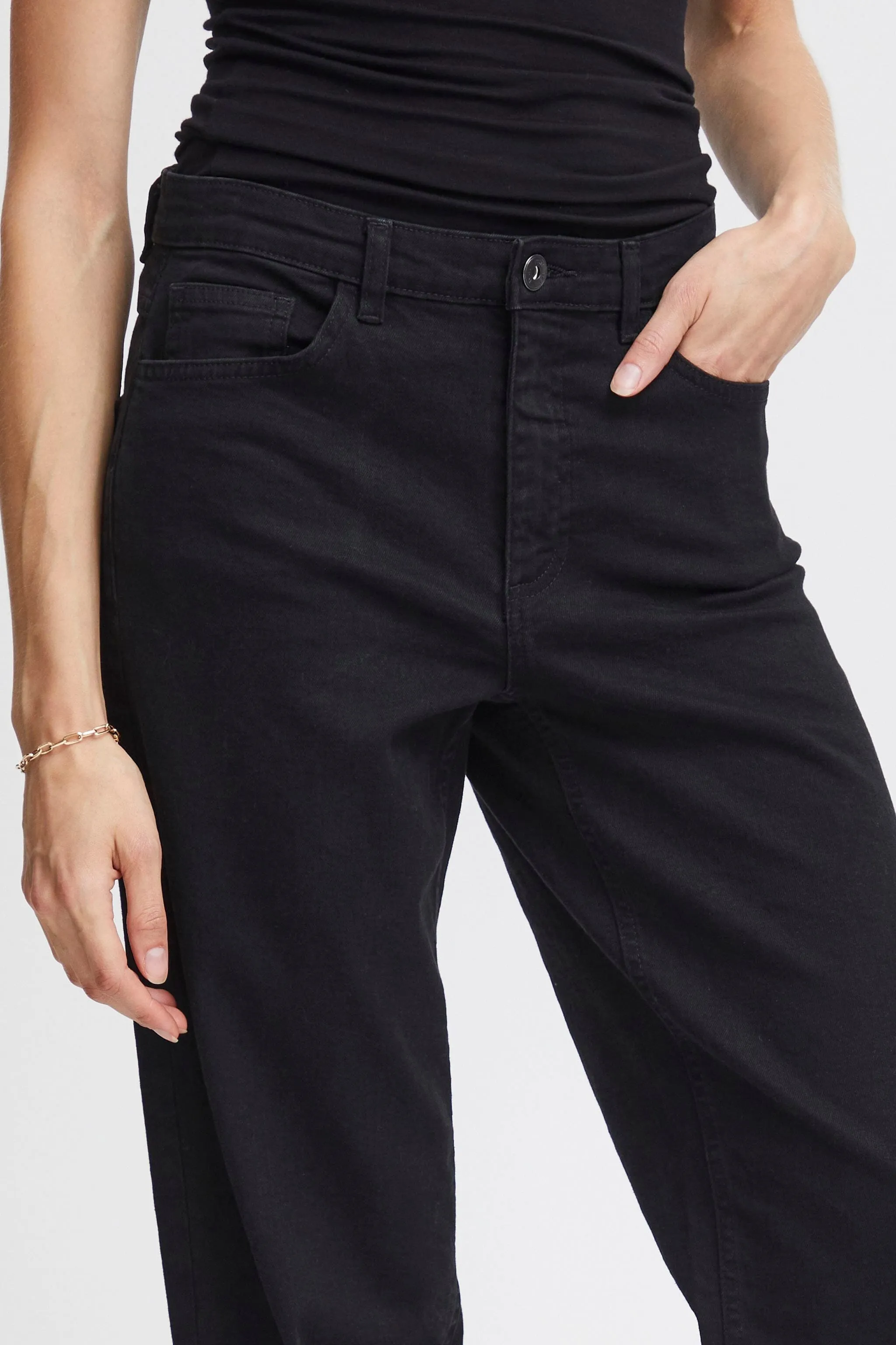 BLACK STRAIGHT LOOSE DENIM