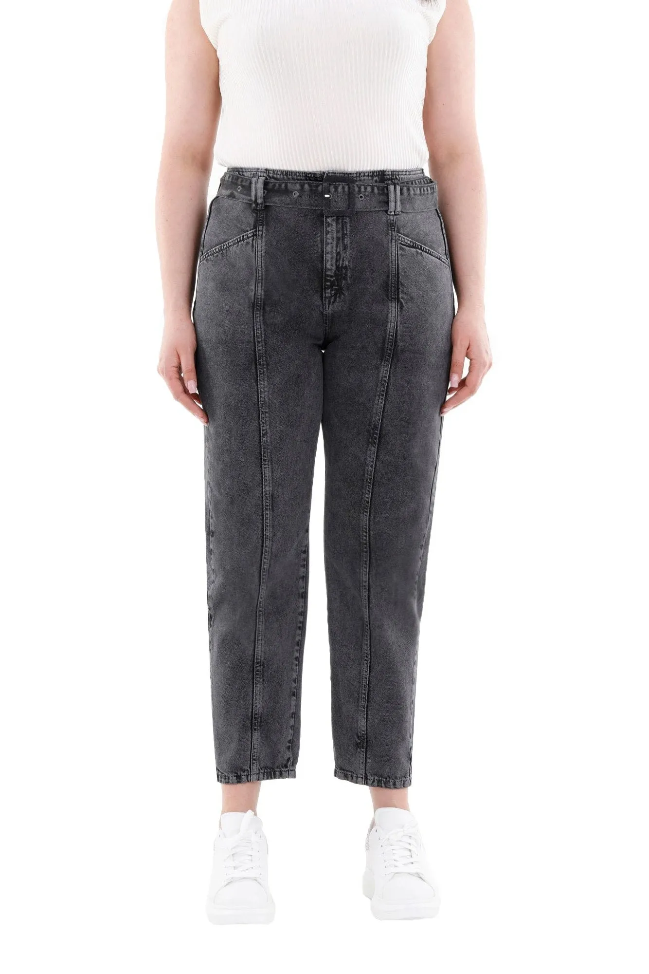 Tapered Black Jeans Carrot Jeans with Jean Belt